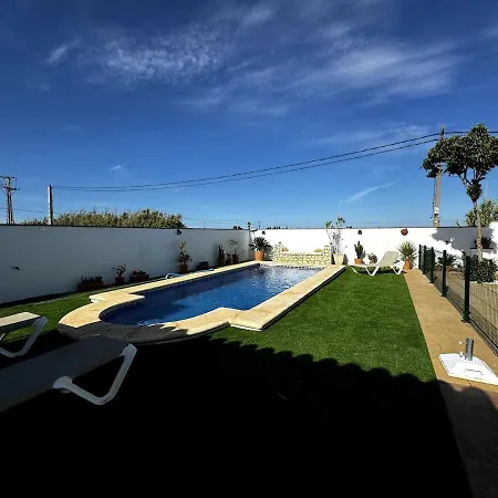 With Pool In Roche Feriehus Cádiz